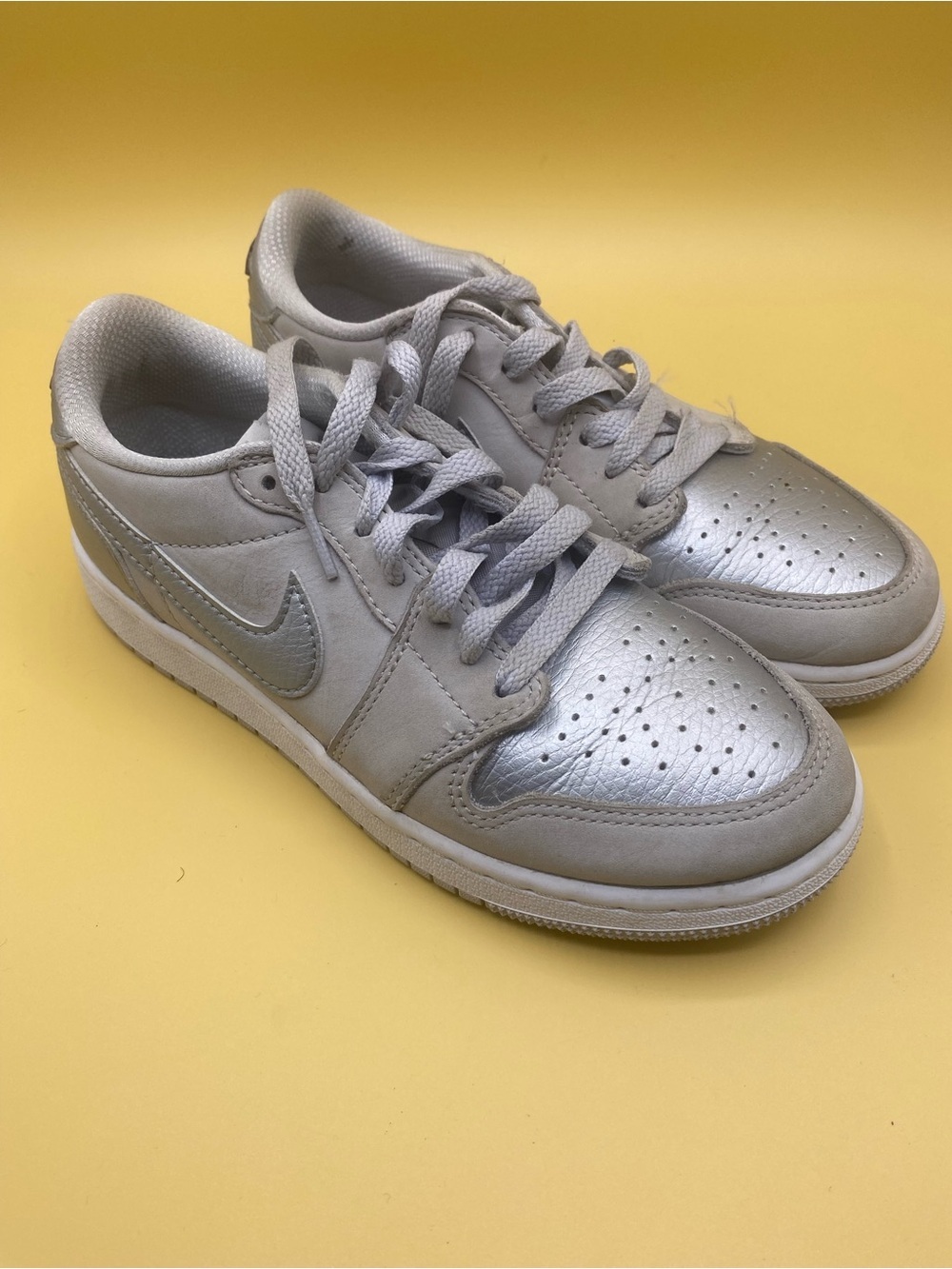 Nike Air Jordan 1 Low OG "Neutral Grey-Metallic Silver"​
